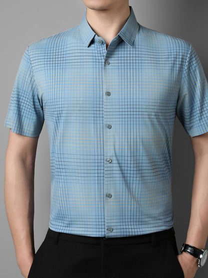 Jiskavi sky blue windowpane plaid slim fit full sleeve men's shirt — front view on model with black trousers